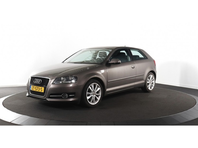 Audi A3 - 1.6 TDI Pro Line S Massavliegwiel