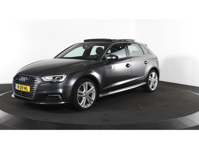 Audi A3 - Sportback 40 e-tron Advance S-Line Pano